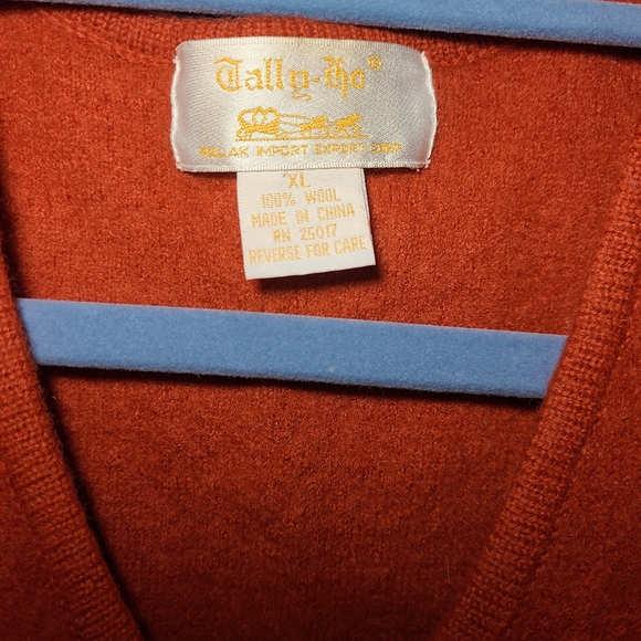 Tally-ho Wool Vest Rust With metal clasps - Picture 2 of 4
